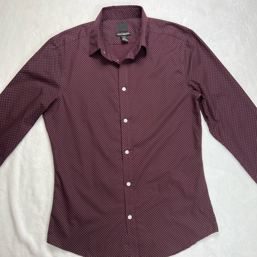 H&M Slim Fit Easy Iron Burgundy Shirt with White Dots size M.